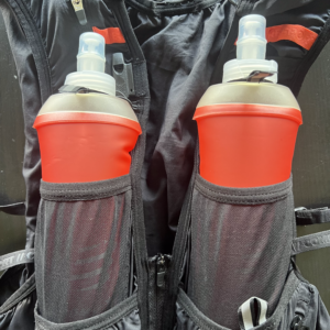 Photo des poches à flasks pour le test du Ultrun S Pack Evo 15