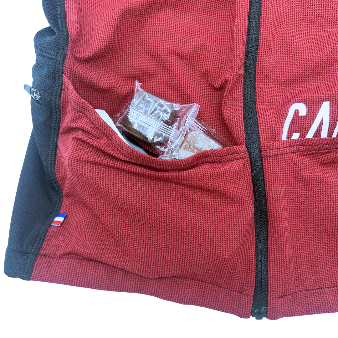 Photo du portage avant droit du maillot de trail Cargo de Caprin